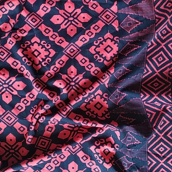 Red and Black Kaftan - Picture 5 of 5